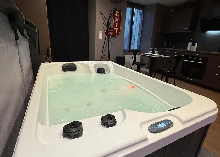 L'escale En Othe Avec Jacuzzi Apartmán *
